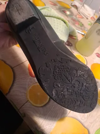 Zapato de tacón negro Hispanitas