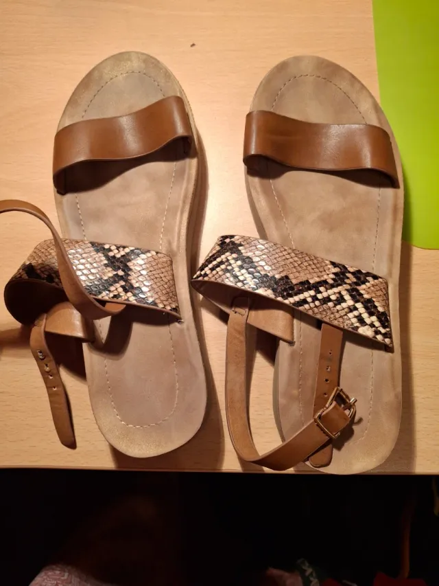 Sandalias Marrones y Multicolor