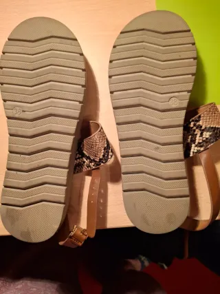 Sandalias Marrones y Multicolor