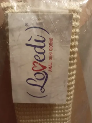 Tiragraffi per gatti a forma di gatto