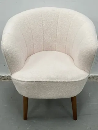 Sillas y sillones varios colores y materiales