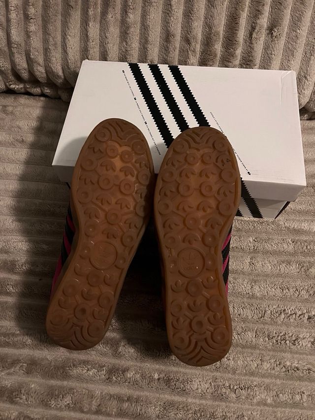 Zapatillas Adidas morado y negras