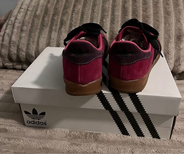 Zapatillas Adidas morado y negras