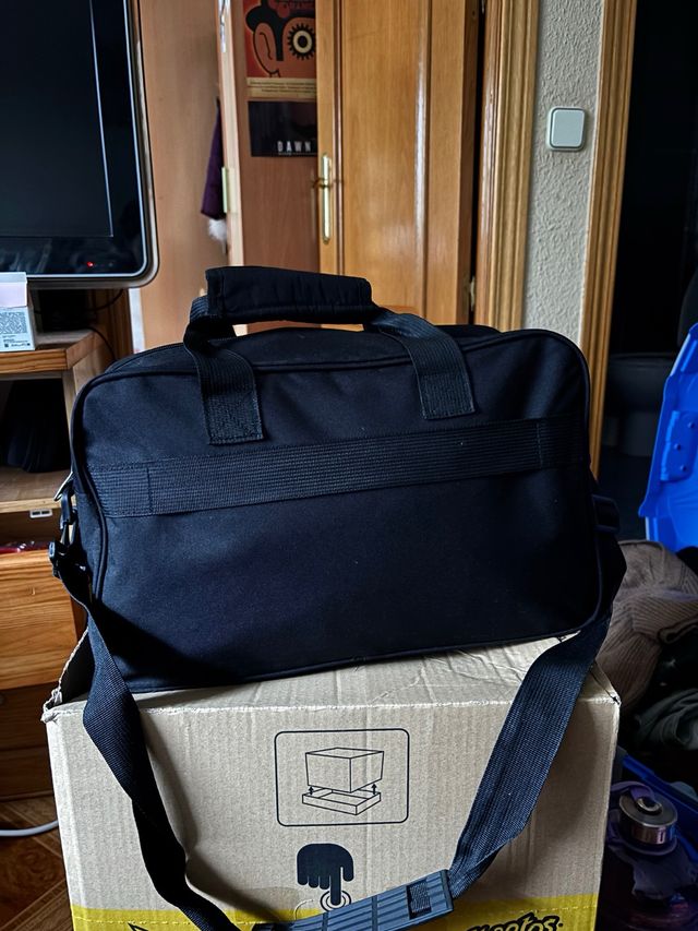 Bolso de ropa negro ryanair