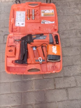 Pistola Clavos Neumática Spit Pulsa 700 P