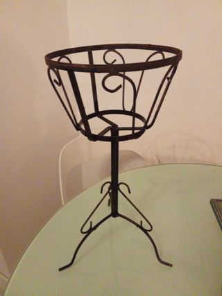 Portafiori in ferro battuto