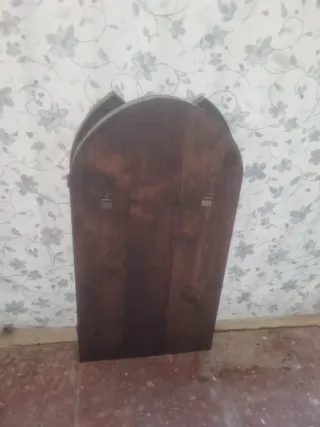 Tríptico madera tallada figuras religiosas