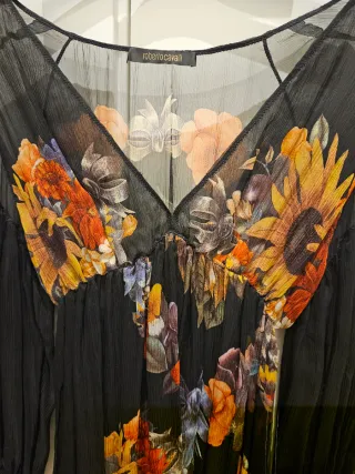 Roberto Cavalli Vestido Floral Negro Manga Larga