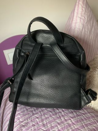 Mochila pequeña de piel negra Paco Martínez