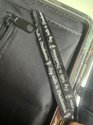 Cartera con estampado de serpiente