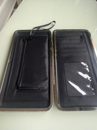 Cartera con estampado de serpiente