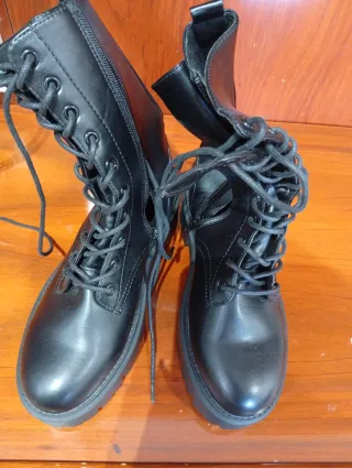 Botas negras mujer con cordones y cremallera,