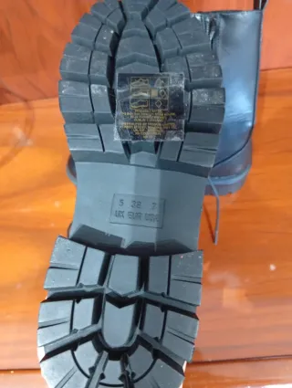 Botas negras mujer con cordones y cremallera,