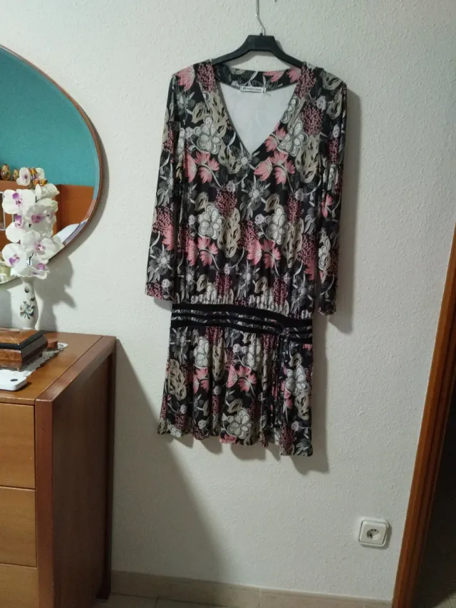 Vestido estampado flores negro rosa gris