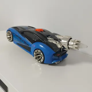 Coche de juguete con luces y movimiento