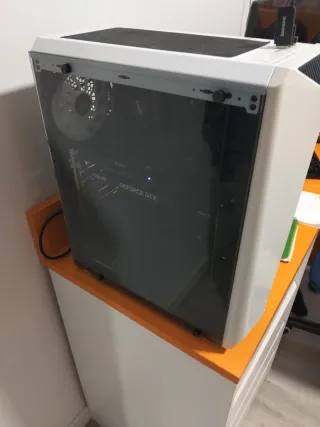 Ordenador Gaming Blanco y Negro