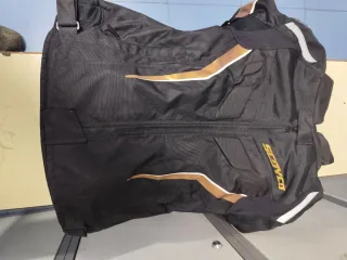 Chaqueta y guantes de moto