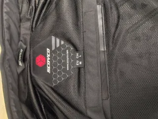 Chaqueta y guantes de moto