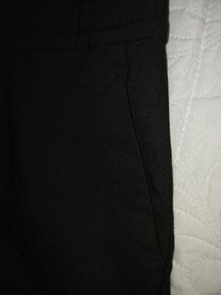 Pantalón corto Stradivarius negro