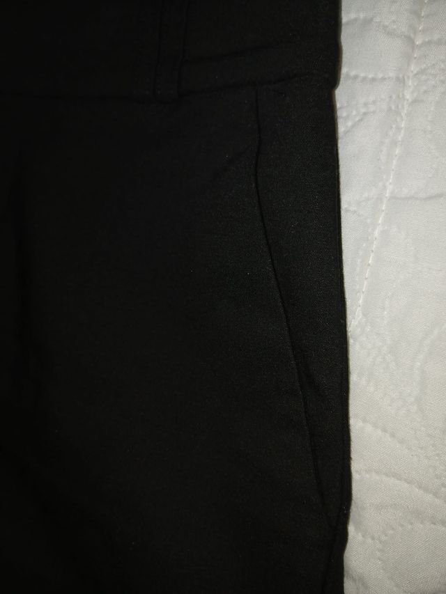 Pantalón corto Stradivarius negro