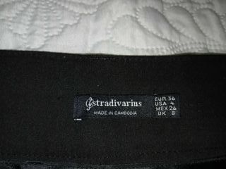 Pantalón corto Stradivarius negro