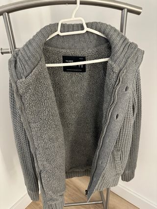 Chaqueta de punto gris o pull&bear