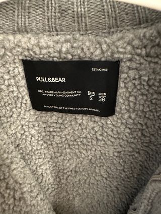 Chaqueta de punto gris o pull&bear