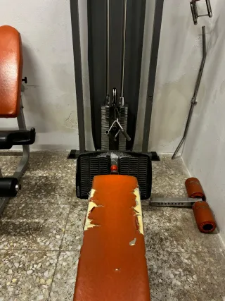 Maquinas de gimnasio.