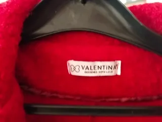 Abrigo rojo de marca Valentina