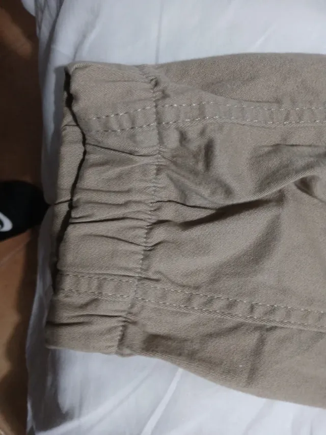 Pantalón cargo beige
