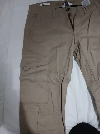 Pantalón cargo beige