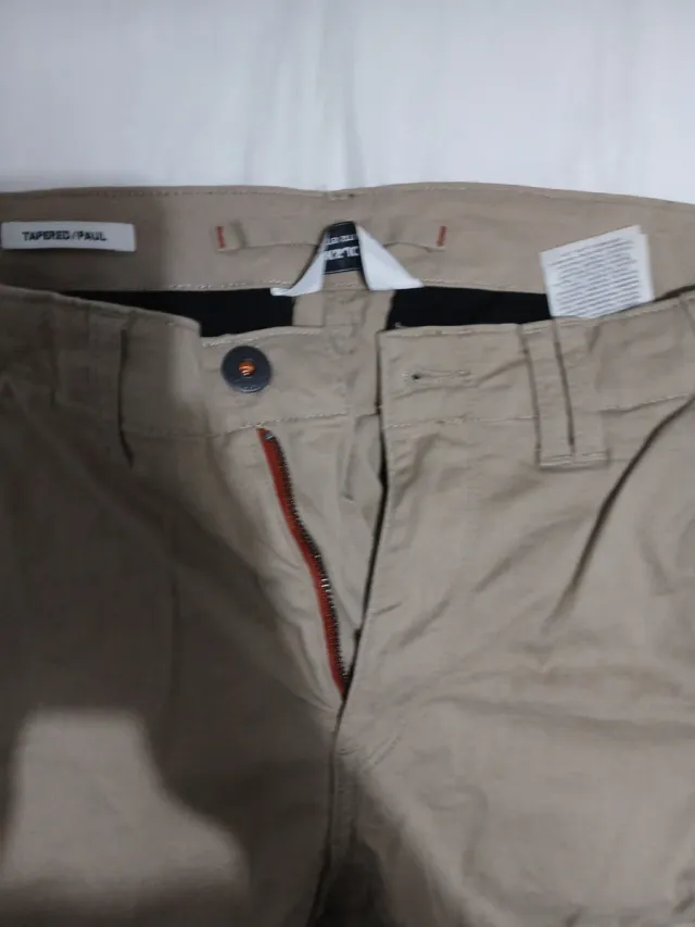 Pantalón cargo beige