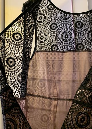 Vestido negro y beige encaje Zara