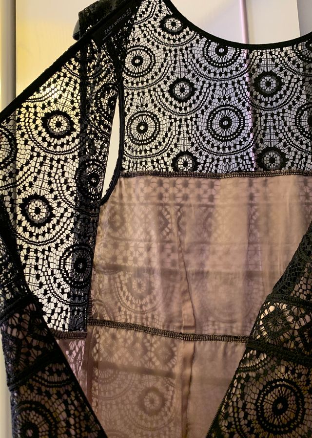 Vestido negro y beige encaje Zara