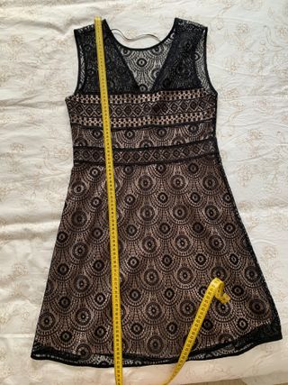 Vestido negro y beige encaje Zara