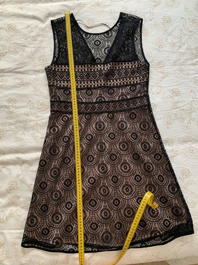 Vestido negro y beige encaje Zara