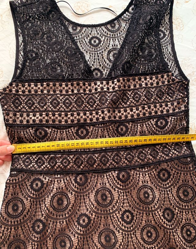 Vestido negro y beige encaje Zara