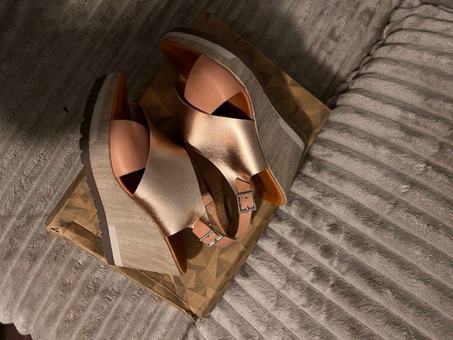 Cuñas Kalfu doradas y rosas