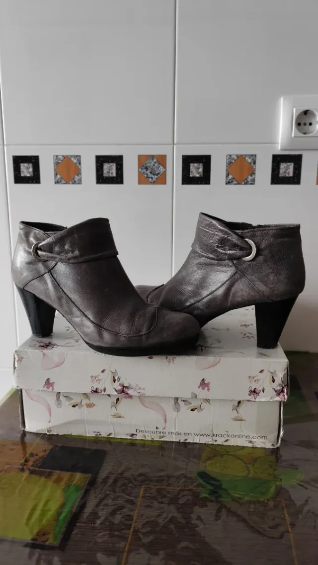 Botines de piel. Botas de piel. Botines mujer.Piel