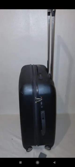 Maleta de viaje negra con ruedas