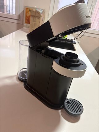 Cafetera Nespresso Vertuo Next Negra