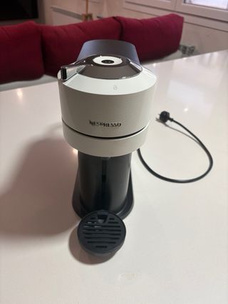 Cafetera Nespresso Vertuo Next Negra