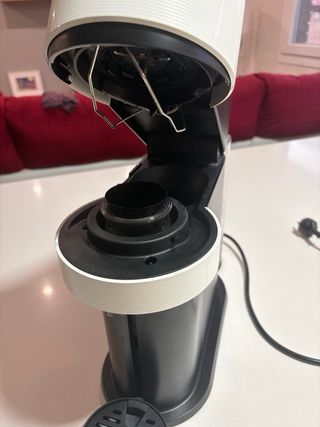 Cafetera Nespresso Vertuo Next Negra