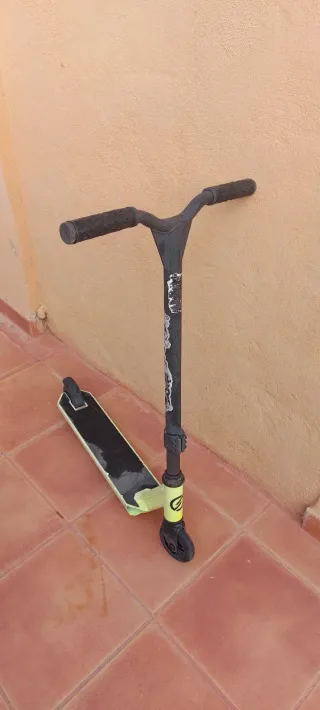 Patinete infantil amarillo