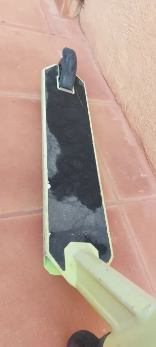 Patinete infantil amarillo