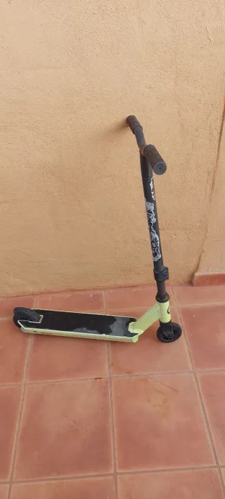 Patinete infantil amarillo