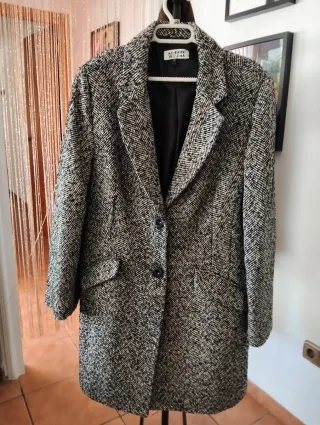 Abrigo ALBERTO MODA Negro y Blanco