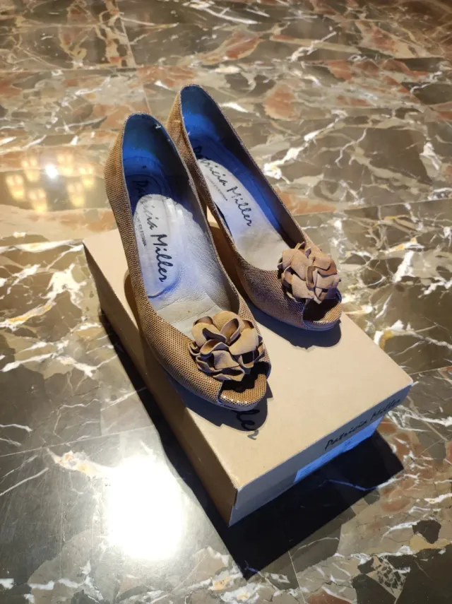 Zapatos Patricia Miller Beige/Marrón Tacon Flores