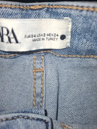 Pantalón vaquero Zara, con elastan,rectos.