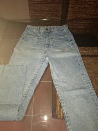 Pantalón vaquero Zara, con elastan,rectos.